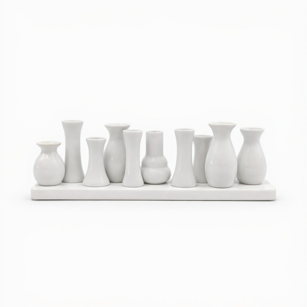 10 Keramikväschen auf Tablett – weiß